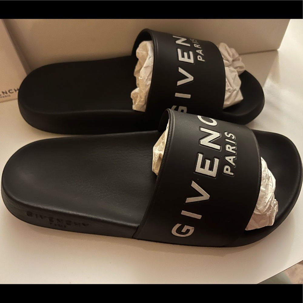 ‼️SOLD‼️ GIVENCHY POOL SLIDES BLACK SZ 36